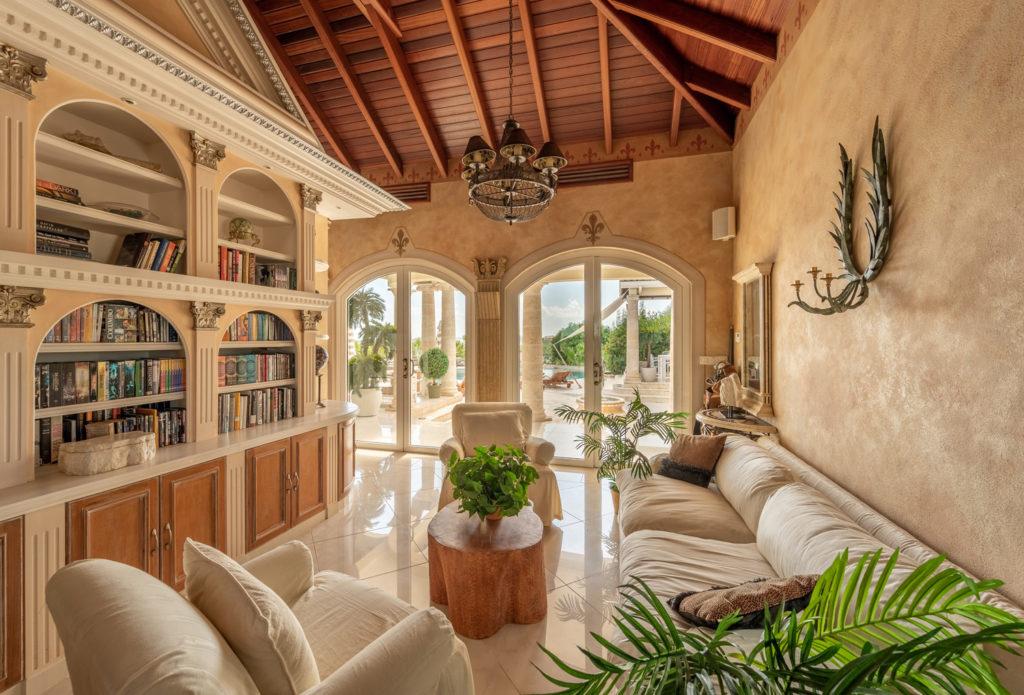 St Martin property for sale: Villa D ‘Art Terres Basses, Luxurious Real Estate 
