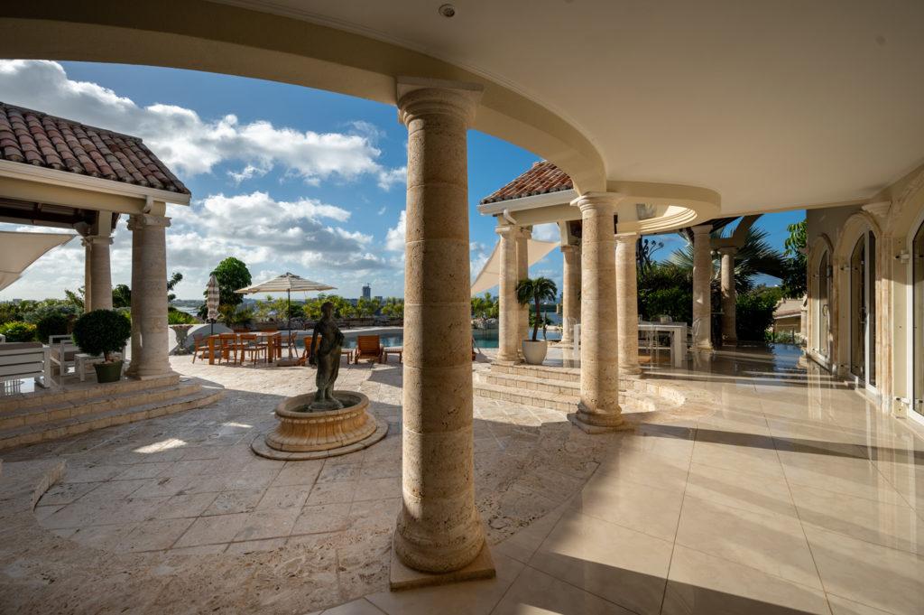 St Martin property for sale: Villa D ‘Art Terres Basses, Luxurious Real Estate 