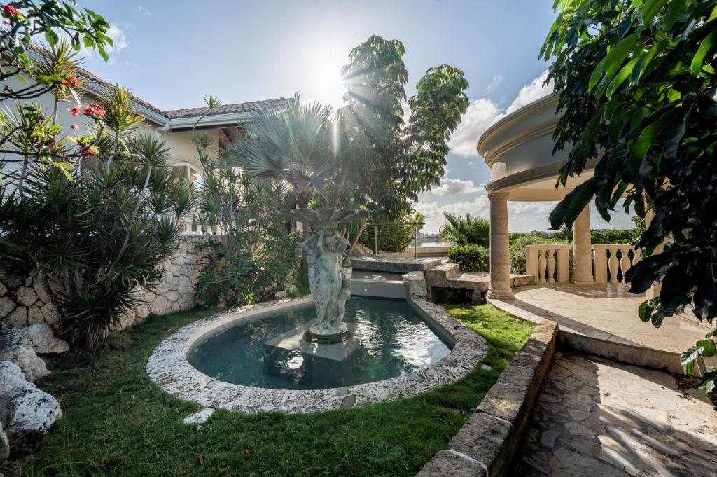 St Martin property for sale: Villa D ‘Art Terres Basses, Luxurious Real Estate 