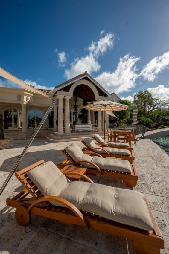 St Martin property for sale: Villa D ‘Art Terres Basses, Luxurious Real Estate 