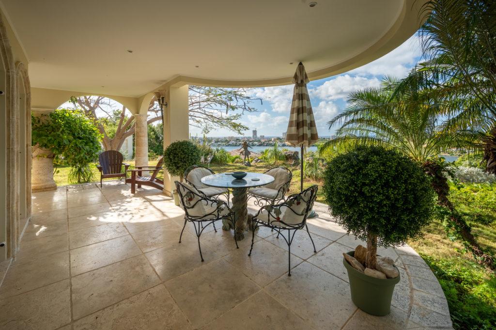 St Martin property for sale: Villa D ‘Art Terres Basses, Luxurious Real Estate 