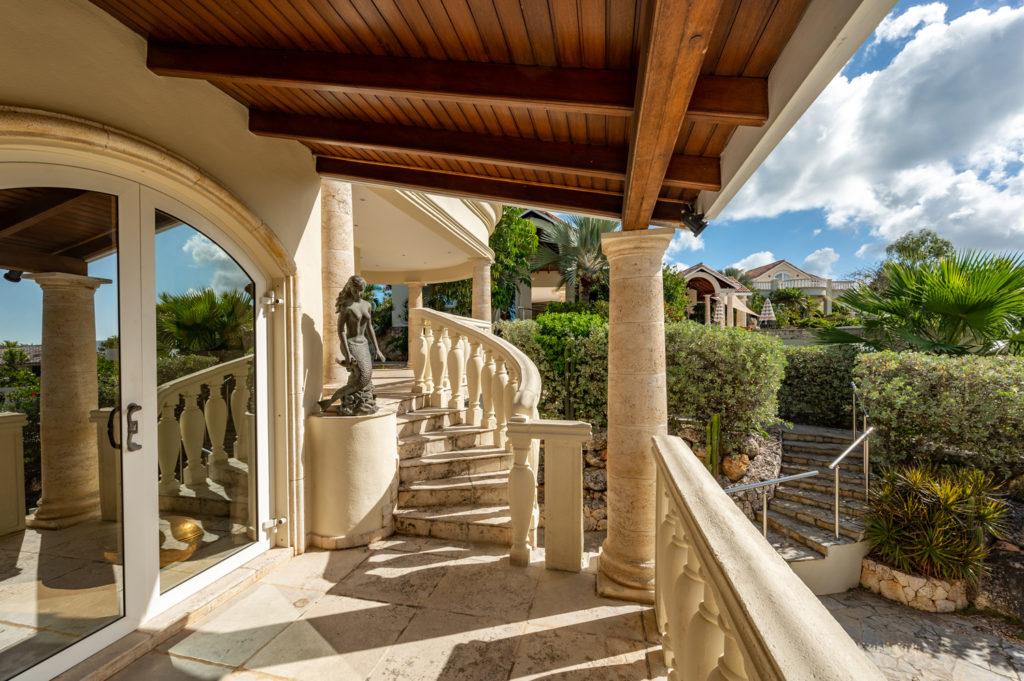 St Martin property for sale: Villa D ‘Art Terres Basses, Luxurious Real Estate 