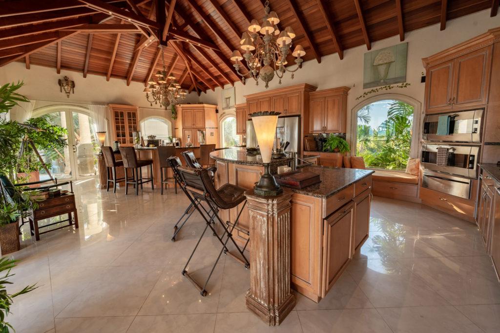 St Martin property for sale: Villa D ‘Art Terres Basses, Luxurious Real Estate 