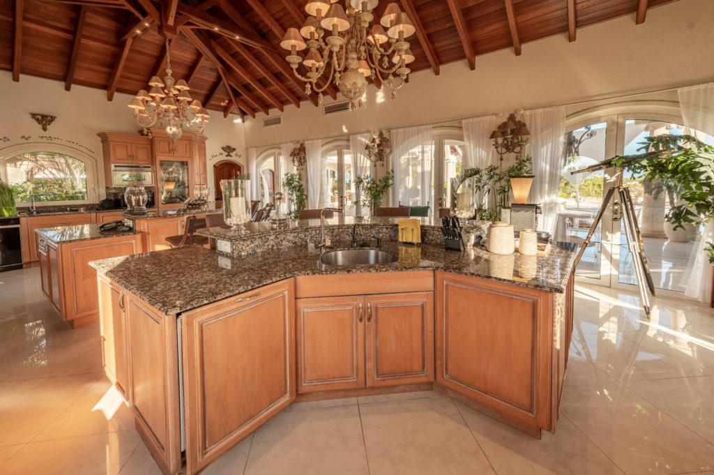 St Martin property for sale: Villa D ‘Art Terres Basses, Luxurious Real Estate 