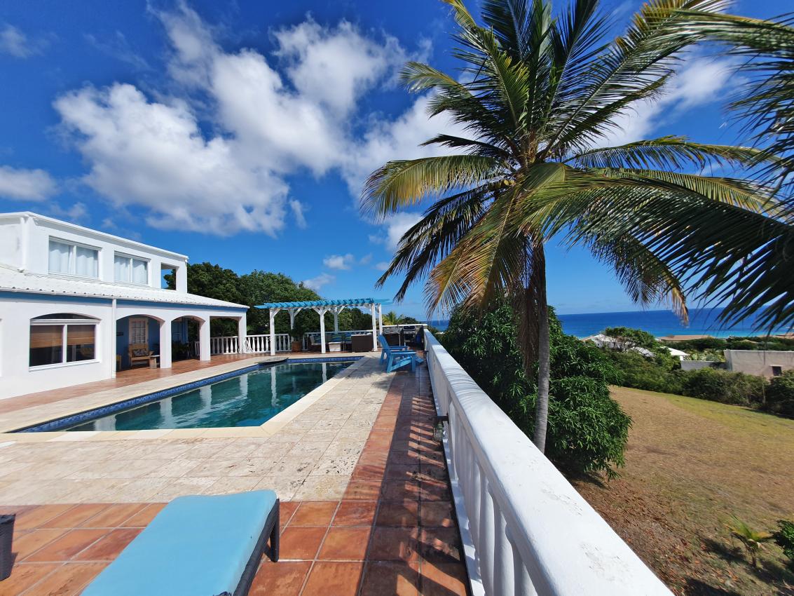 Beautiful villa for sale in St Maarten Guana Bay on
