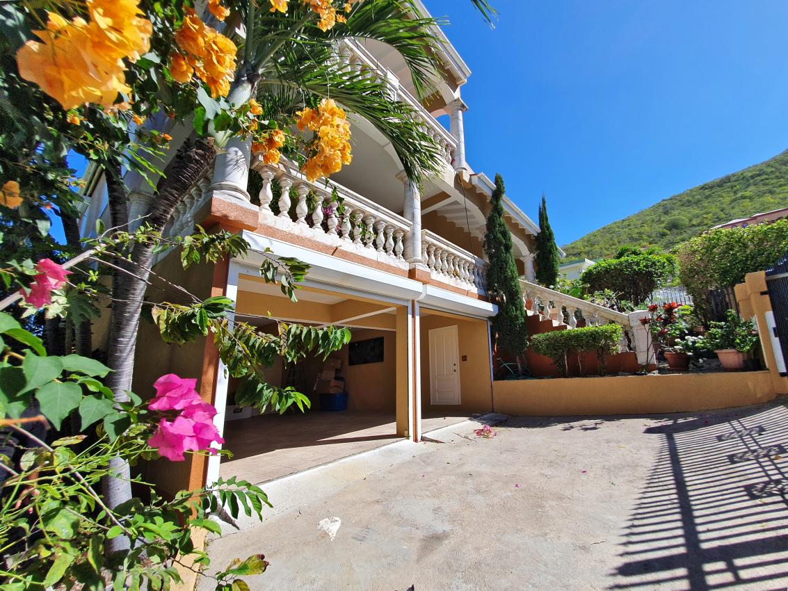 Amazing 4 bedrooms family house for sale in Sint Maarten
