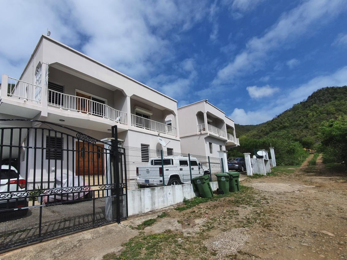 2 bedrooms condos and building for sale in Sint Maarten