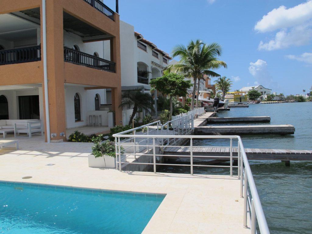 Luxury condo St Maarten, Simpson Bay, waterfront with