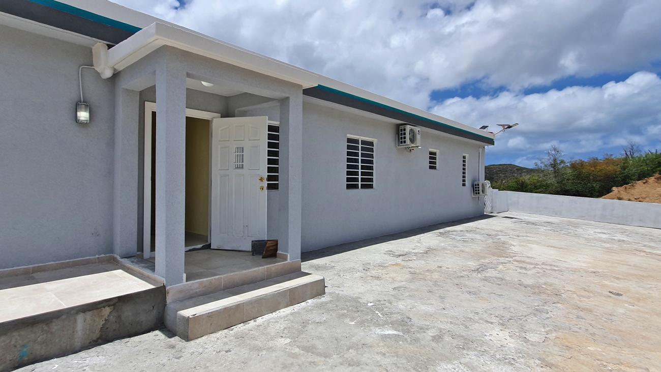 SXM apartment for rent Blue Mountain Estate very large 3 bedrooms brand NEW semi furnished