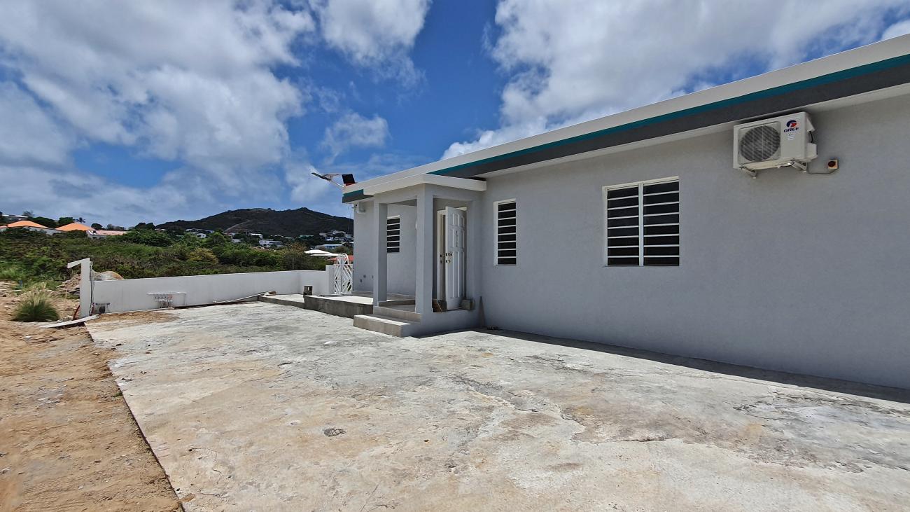 SXM apartment for rent Blue Mountain Estate very large 3 bedrooms brand NEW semi furnished