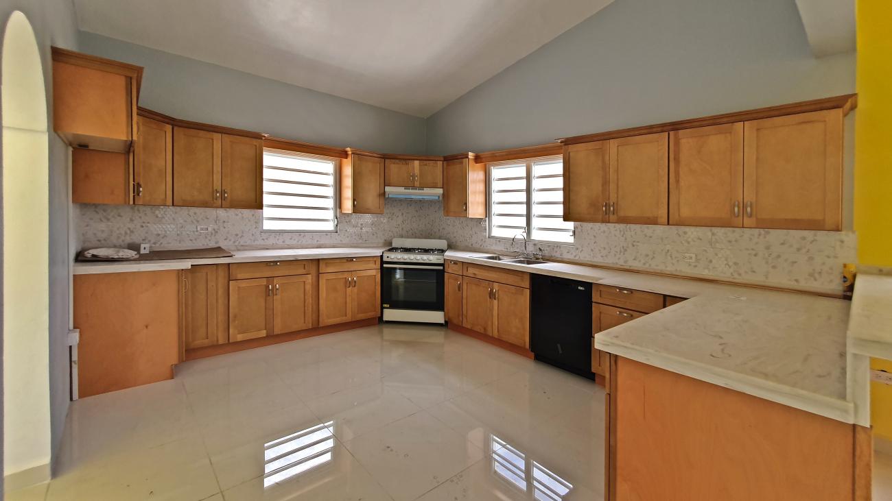 SXM apartment for rent Blue Mountain Estate very large 3 bedrooms brand NEW semi furnished