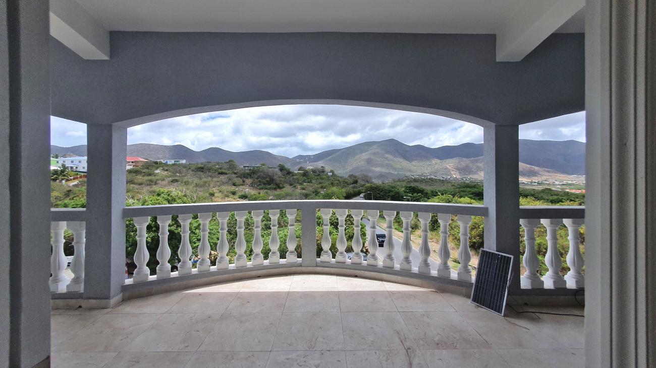 SXM apartment for rent Blue Mountain Estate very large 3 bedrooms brand NEW semi furnished
