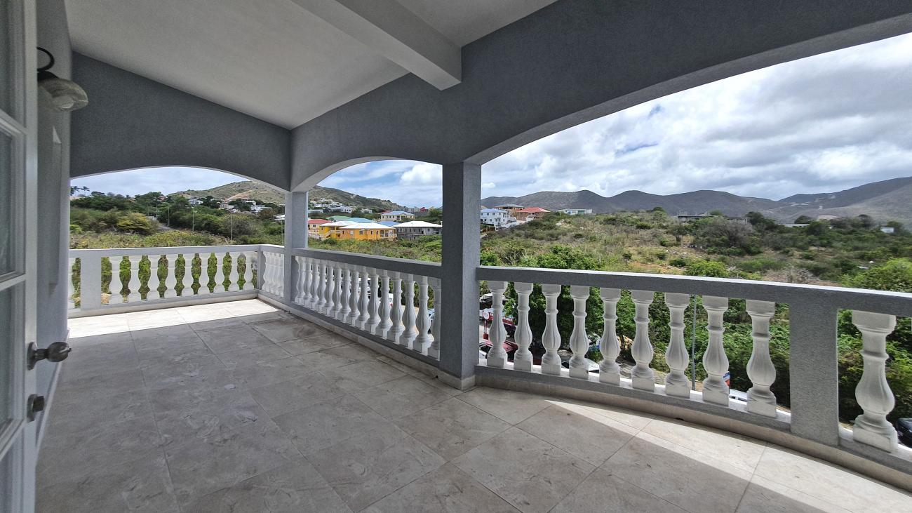 SXM apartment for rent Blue Mountain Estate very large 3 bedrooms brand NEW semi furnished