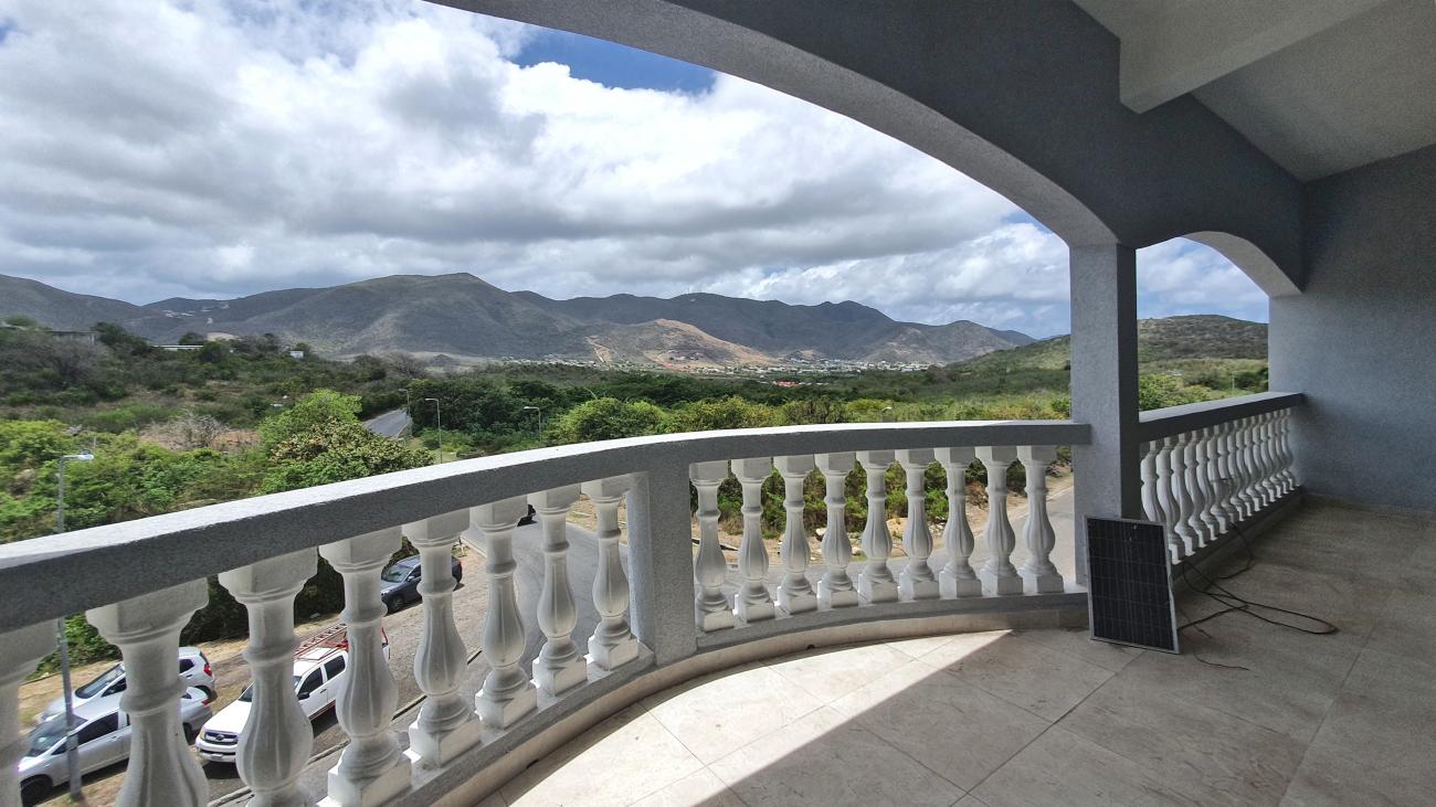 SXM apartment for rent Blue Mountain Estate very large 3 bedrooms brand NEW semi furnished