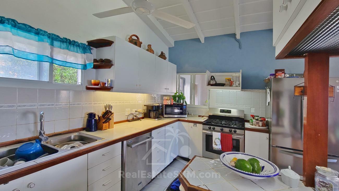 St Maarten unique house for sale in Belair 6-bedrooms, amazing views, great rental potential