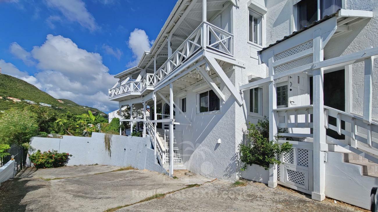 St Maarten unique house for sale in Belair 6-bedrooms, amazing views, great rental potential