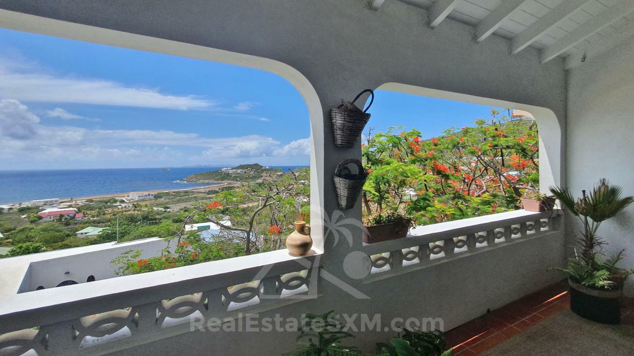 House for sale in St Maarten Guana Bay. Amazing ocean