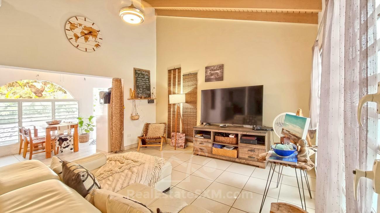 3-bedroom + Studio condo in Sint Maarten, Cupecoy, Tradewinds. Two levels, walking distance to beach
