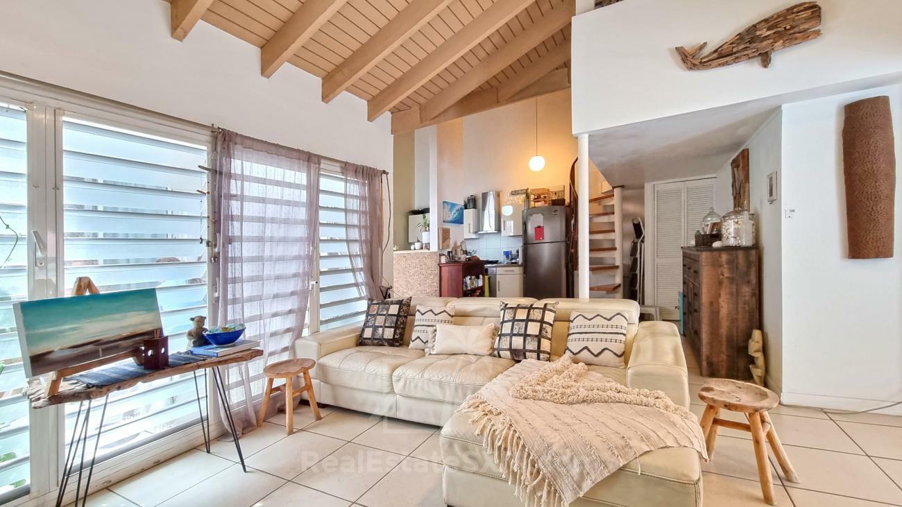 3-bedroom + Studio condo in Sint Maarten, Cupecoy, Tradewinds. Two levels, walking distance to beach