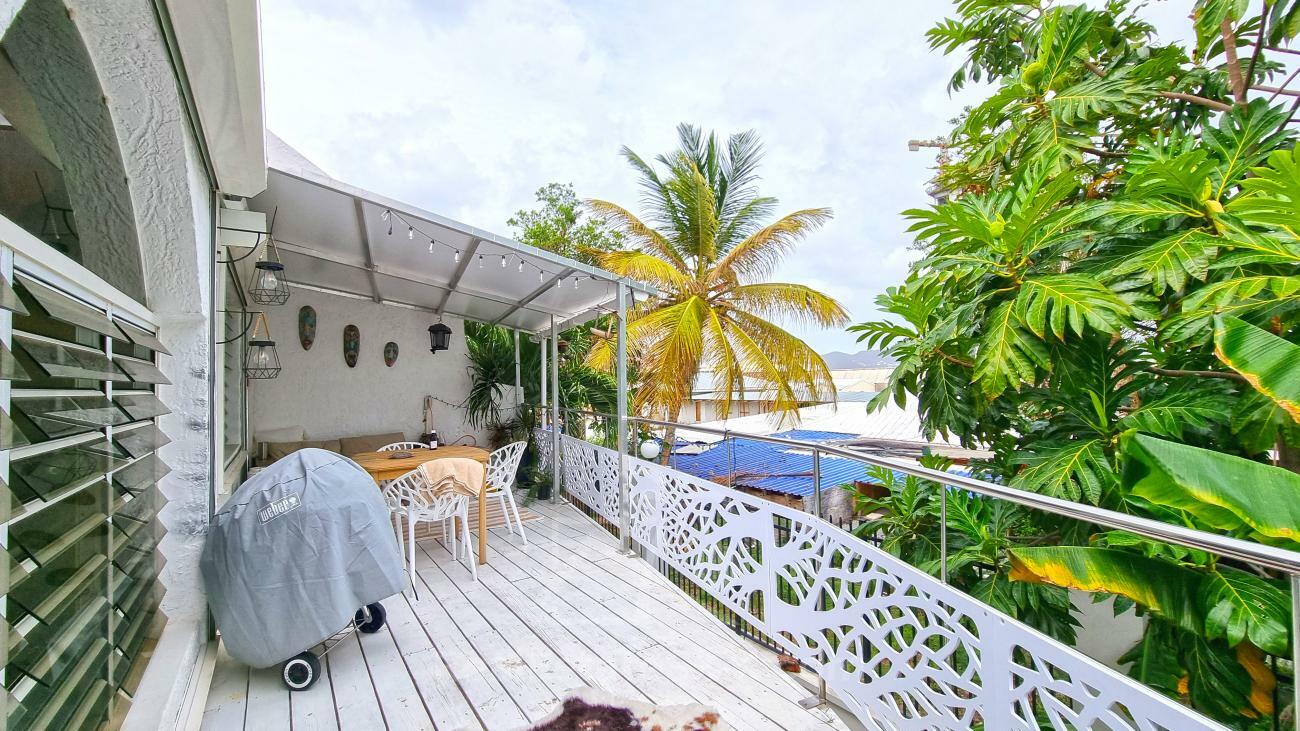 3-bedroom + Studio condo in Sint Maarten, Cupecoy, Tradewinds. Two levels, walking distance to beach