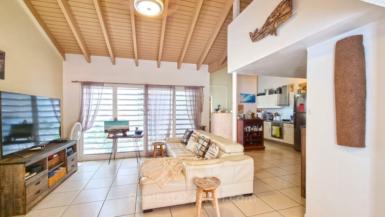 3-bedroom + Studio condo in Sint Maarten, Cupecoy, Tradewinds. Two levels, walking distance to beach
