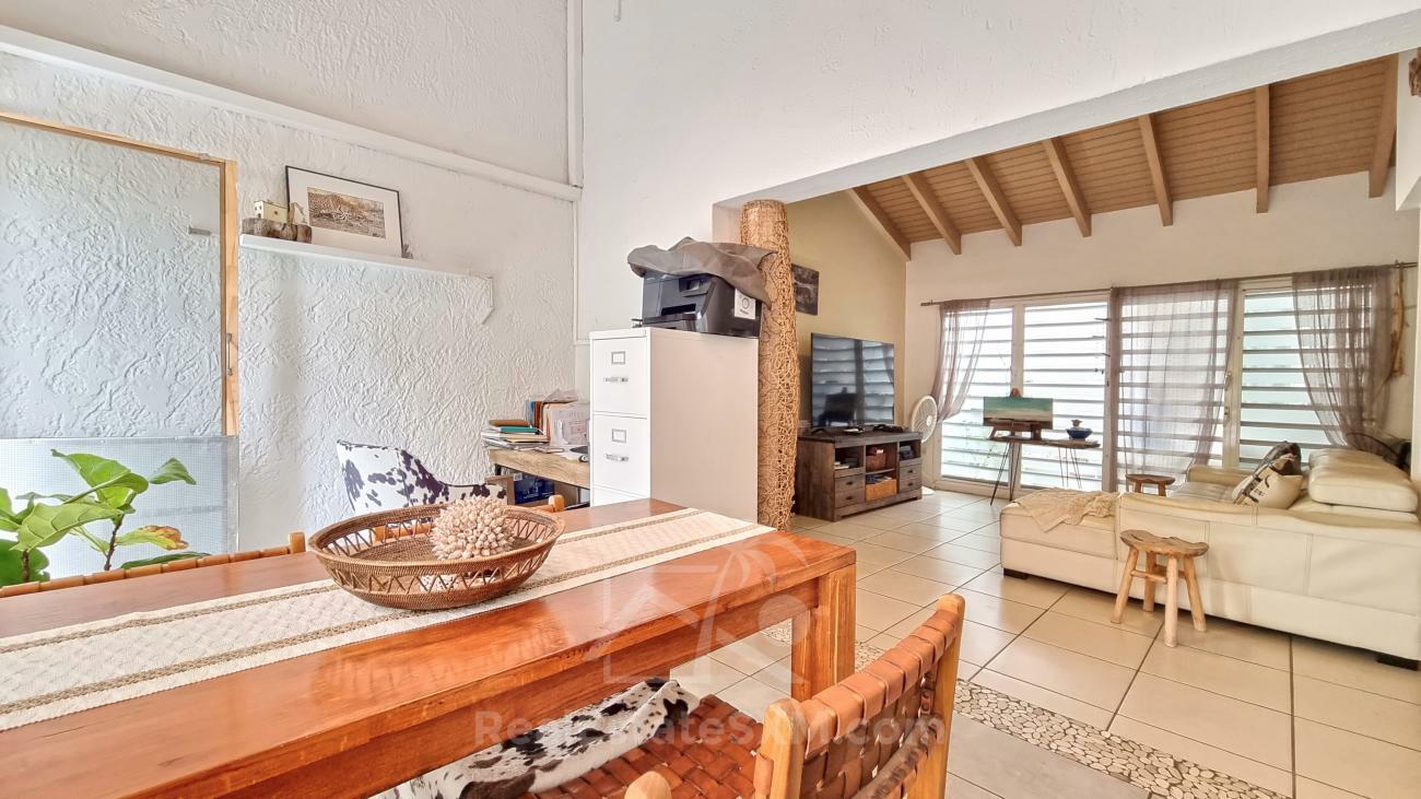 3-bedroom + Studio condo in Sint Maarten, Cupecoy, Tradewinds. Two levels, walking distance to beach