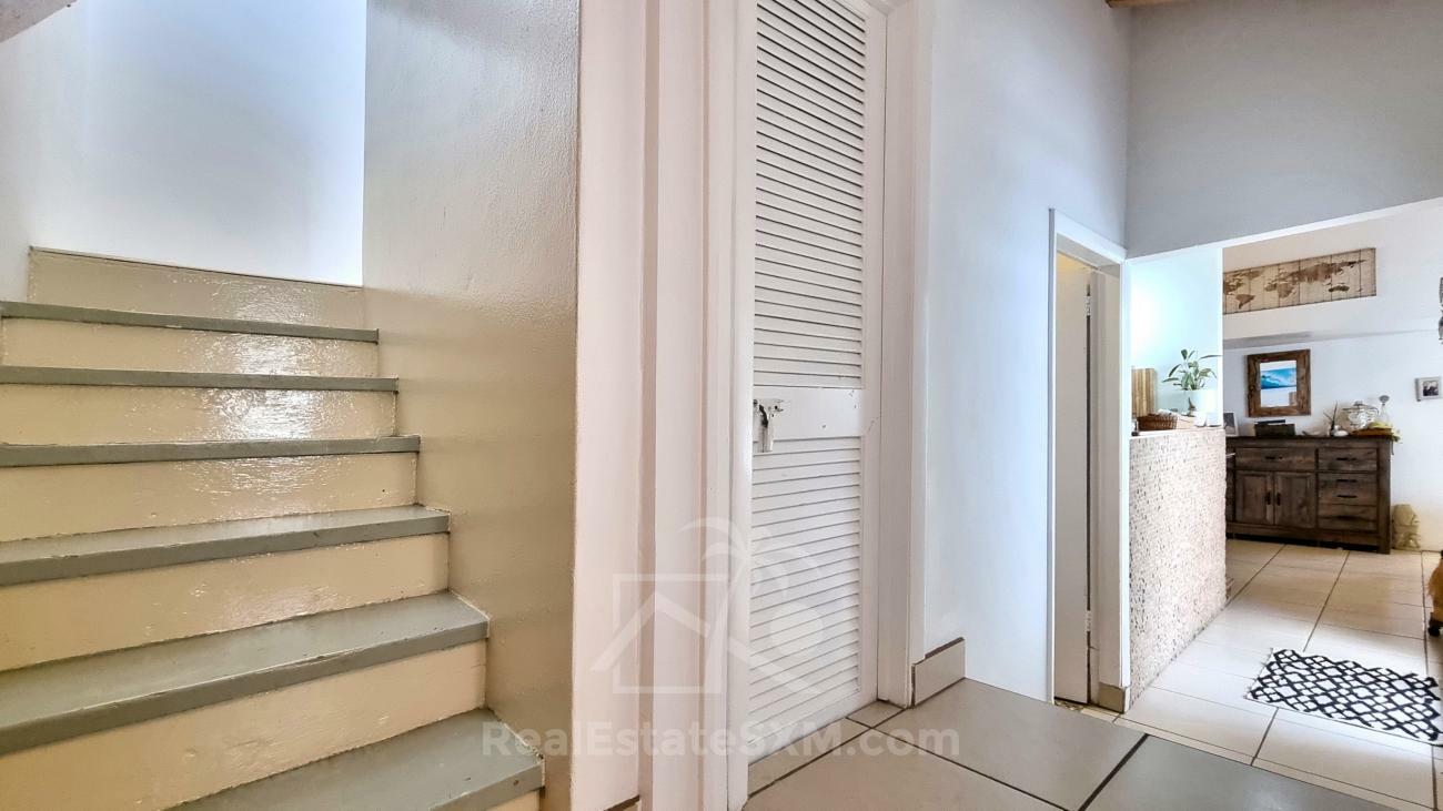 3-bedroom + Studio condo in Sint Maarten, Cupecoy, Tradewinds. Two levels, walking distance to beach