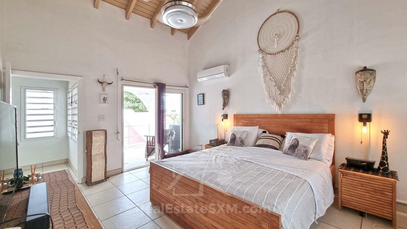 3-bedroom + Studio condo in Sint Maarten, Cupecoy, Tradewinds. Two levels, walking distance to beach