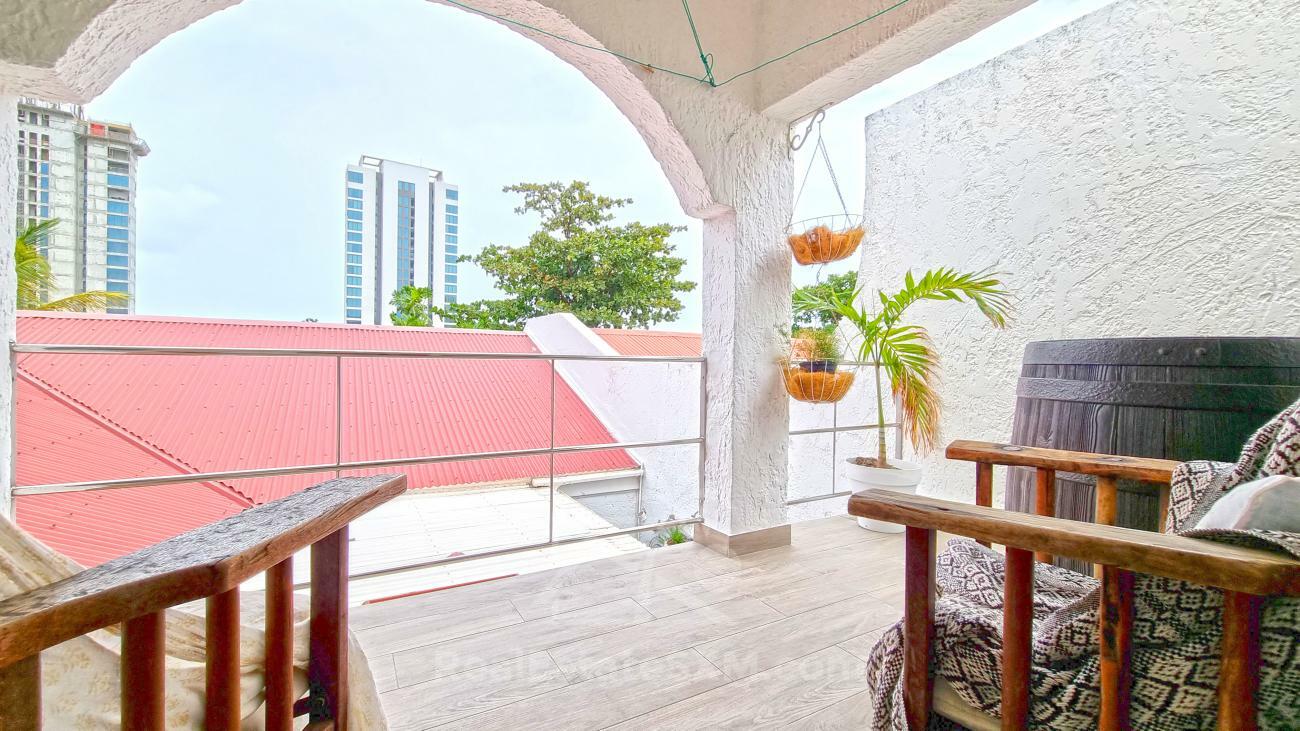 3-bedroom + Studio condo in Sint Maarten, Cupecoy, Tradewinds. Two levels, walking distance to beach