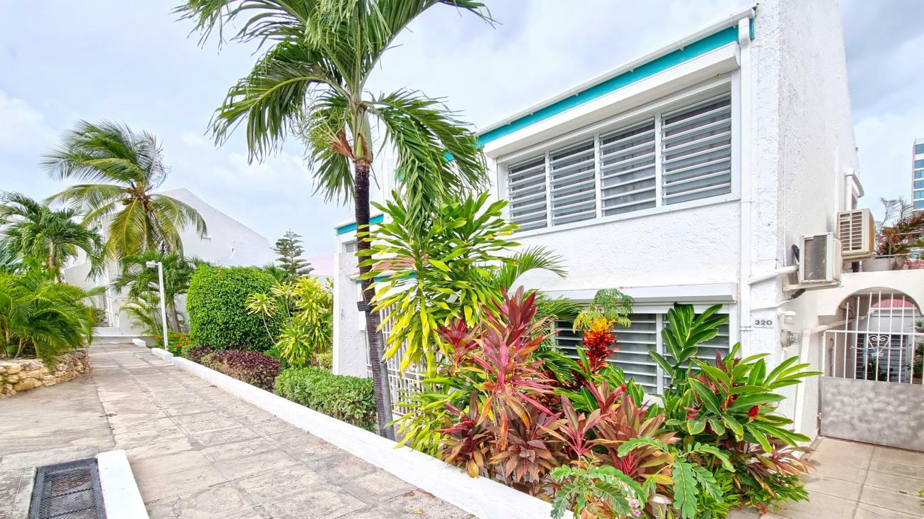 3-bedroom + Studio condo in Sint Maarten, Cupecoy, Tradewinds. Two levels, walking distance to beach