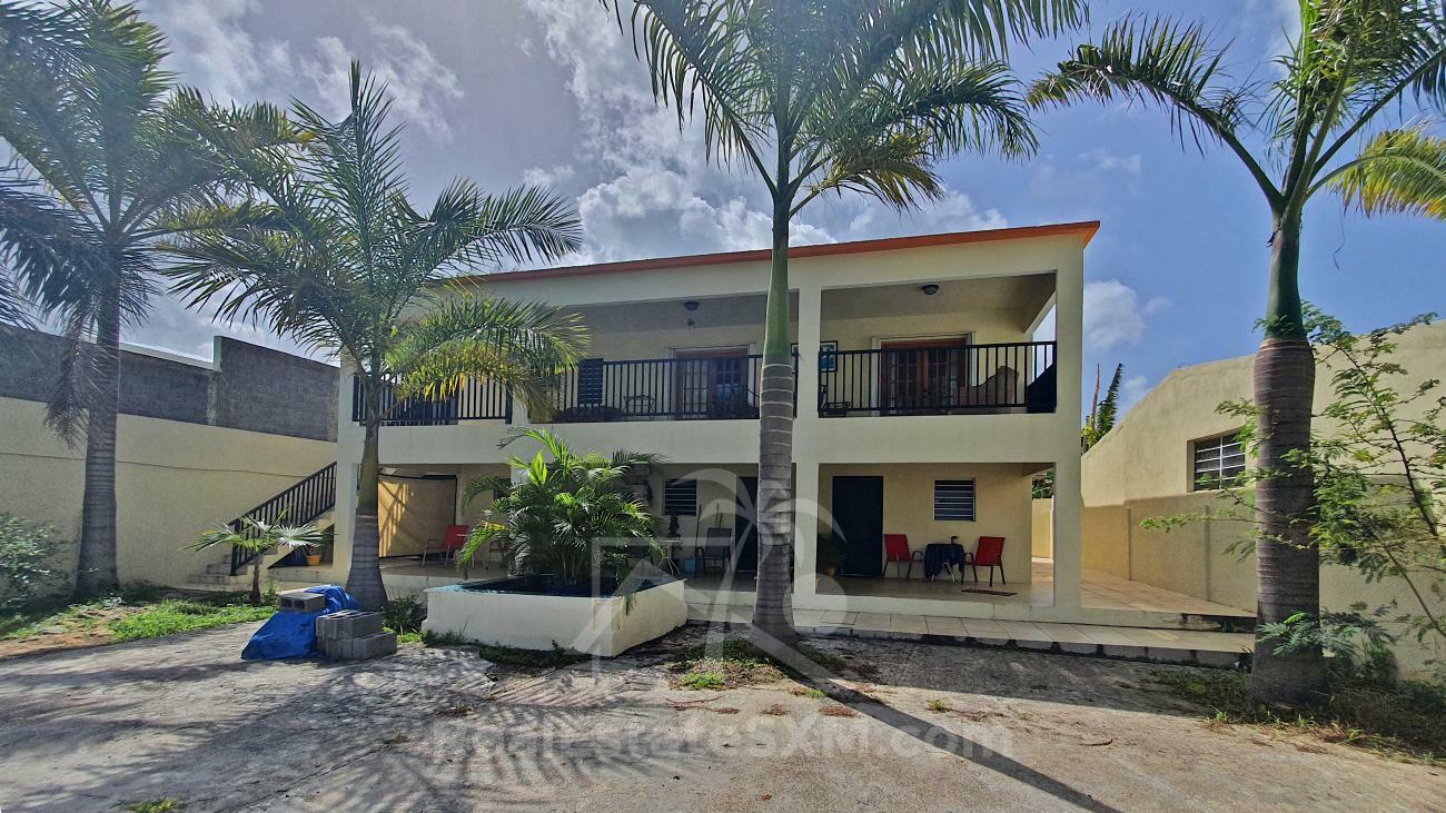 Apartment Building for sale in Sint Maarten, Beacon Hill. 5 studios and one 3-bedroom