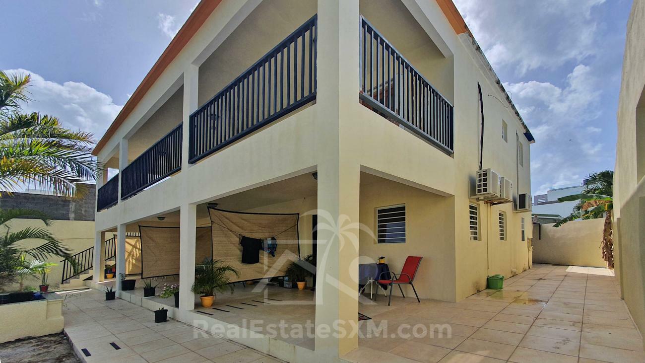 Apartment Building for sale in Sint Maarten, Beacon Hill. 5 studios and one 3-bedroom