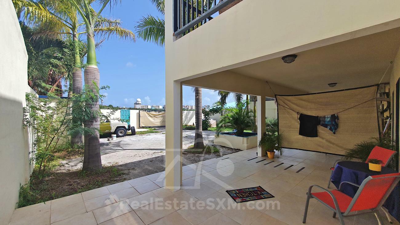 Apartment Building for sale in Sint Maarten, Beacon Hill. 5 studios and one 3-bedroom