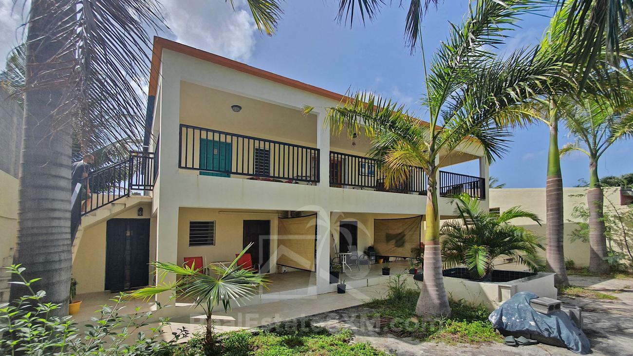 Apartment Building for sale in Sint Maarten, Beacon Hill. 5 studios and one 3-bedroom
