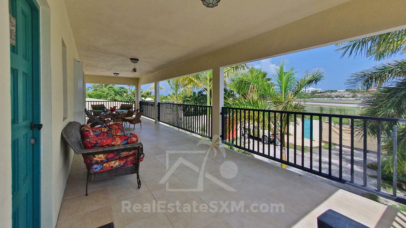 Apartment Building for sale in Sint Maarten, Beacon Hill. 5 studios and one 3-bedroom