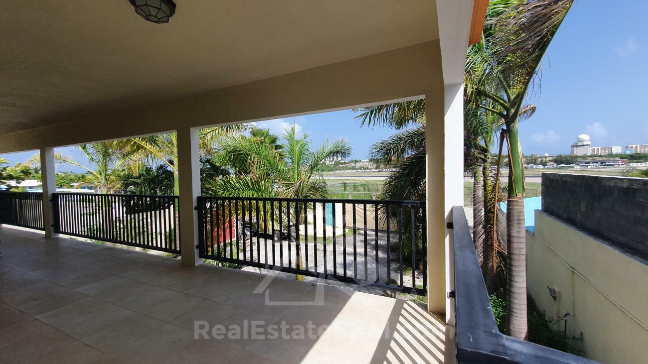 Apartment Building for sale in Sint Maarten, Beacon Hill. 5 studios and one 3-bedroom