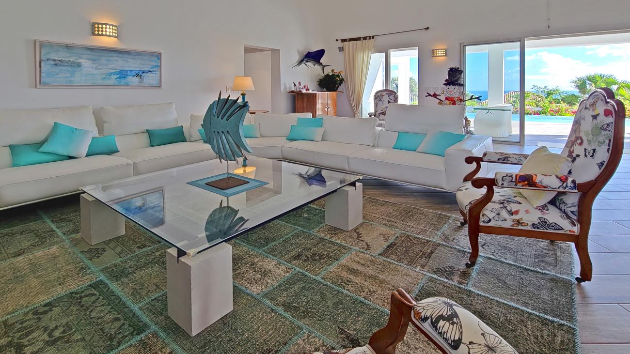 Luxury Villa for sale in St Maarten, with additional 4 apartments. St Barths and ocean views 