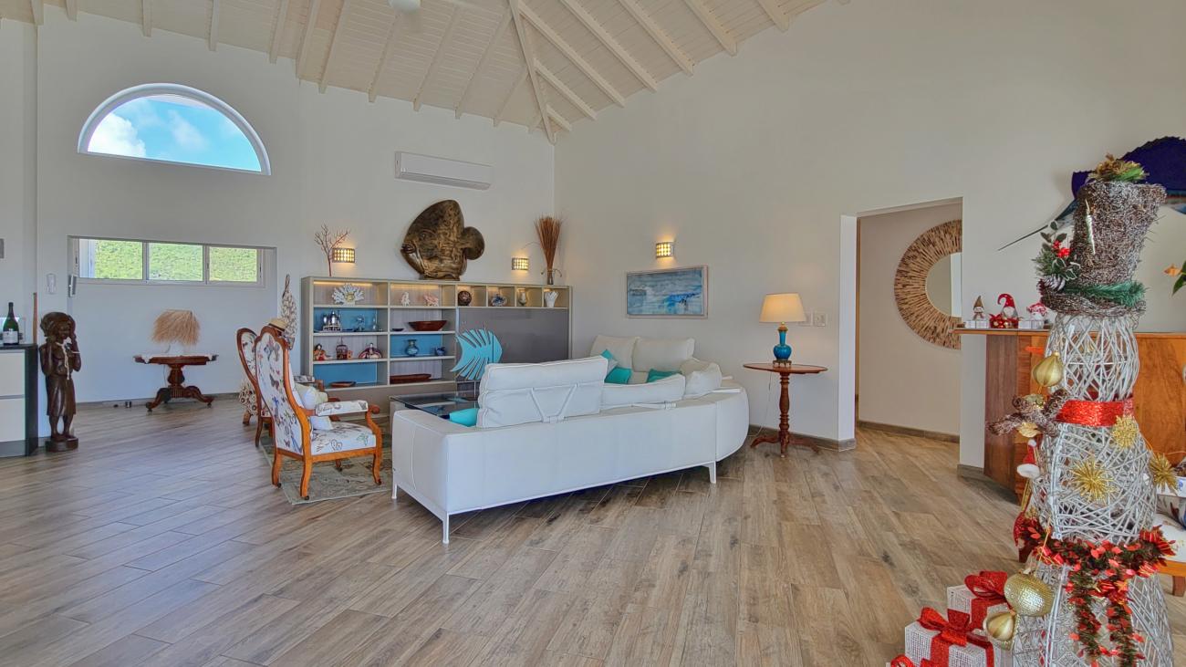 Luxury Villa for sale in St Maarten, with additional 4 apartments. St Barths and ocean views 