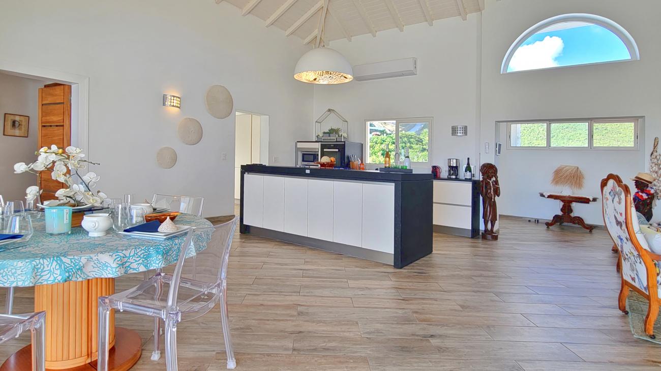 Luxury Villa for sale in St Maarten, with additional 4 apartments. St Barths and ocean views 