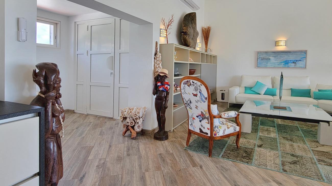 Luxury Villa for sale in St Maarten, with additional 4 apartments. St Barths and ocean views 
