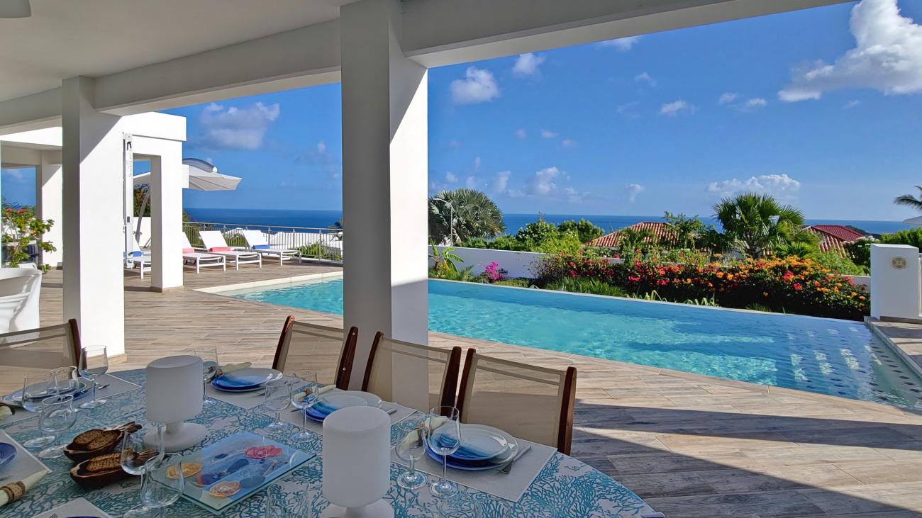 Luxury Villa for sale in St Maarten, with additional 4 apartments. St Barths and ocean views 