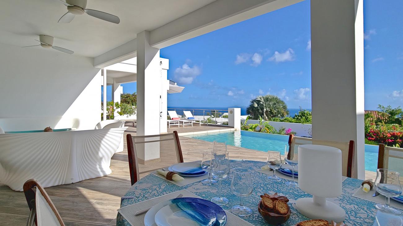 Luxury Villa for sale in St Maarten, with additional 4 apartments. St Barths and ocean views 