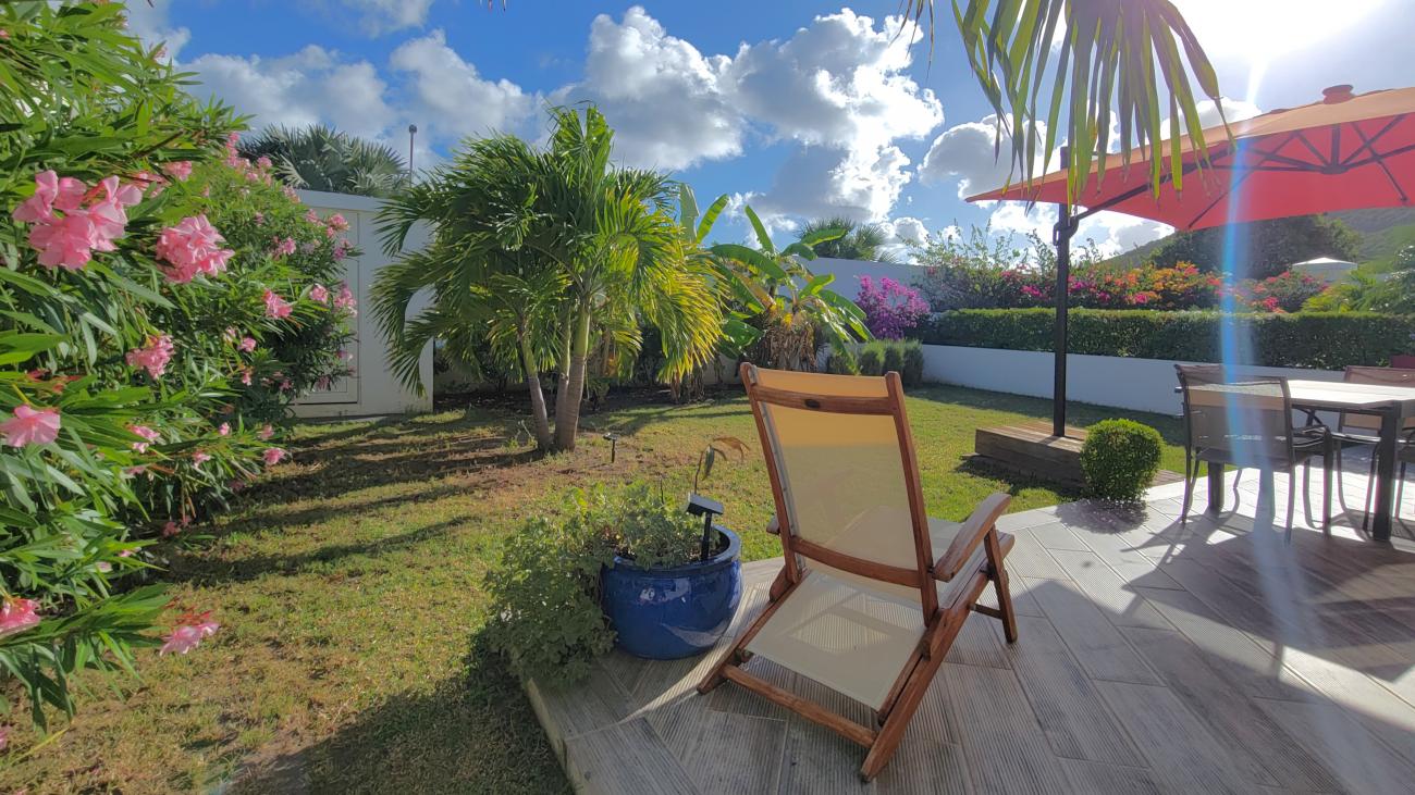 Luxury Villa for sale in St Maarten, with additional 4 apartments. St Barths and ocean views 