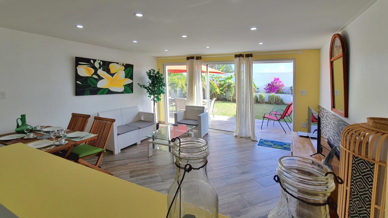 Luxury Villa for sale in St Maarten, with additional 4 apartments. St Barths and ocean views 