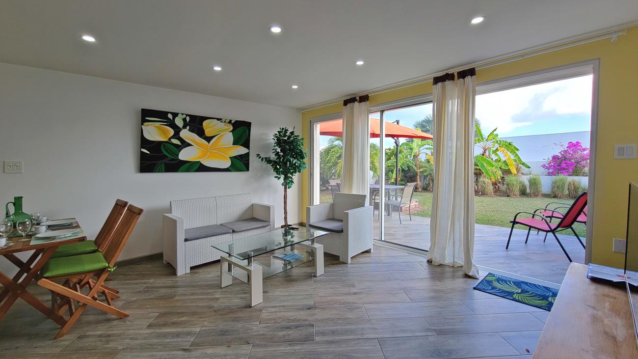 Luxury Villa for sale in St Maarten, with additional 4 apartments. St Barths and ocean views 