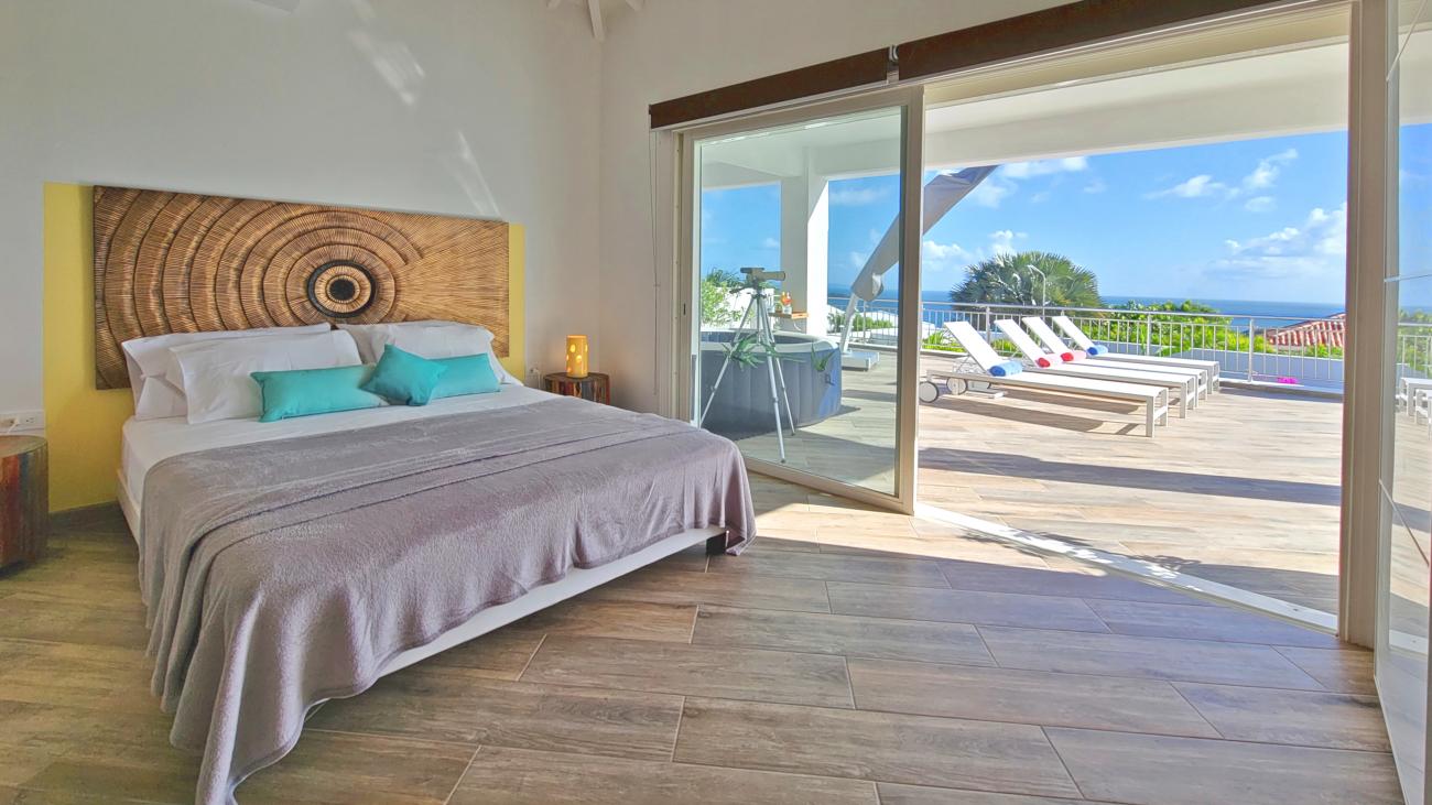 Luxury Villa for sale in St Maarten, with additional 4 apartments. St Barths and ocean views 