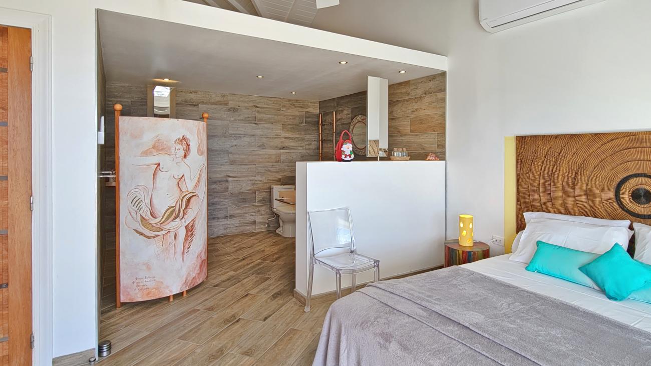 Luxury Villa for sale in St Maarten, with additional 4 apartments. St Barths and ocean views 