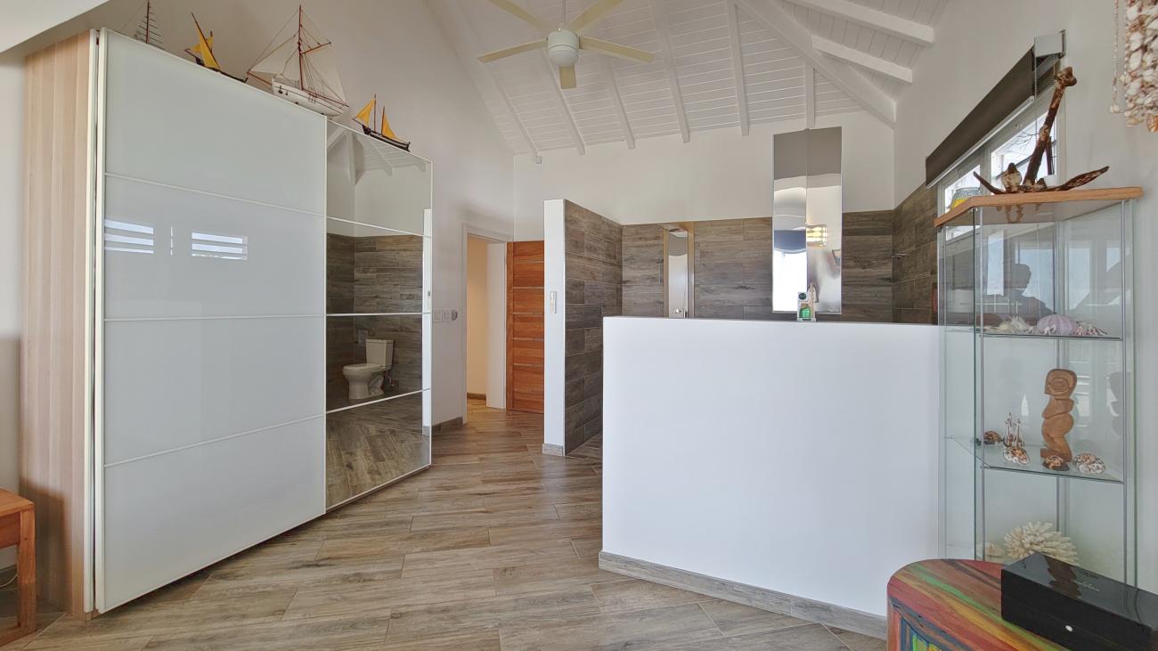 Luxury Villa for sale in St Maarten, with additional 4 apartments. St Barths and ocean views 