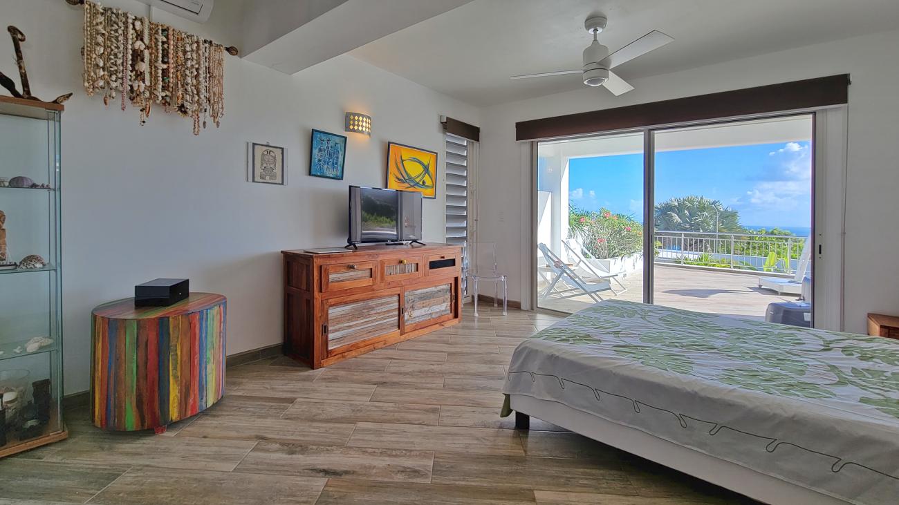 Luxury Villa for sale in St Maarten, with additional 4 apartments. St Barths and ocean views 