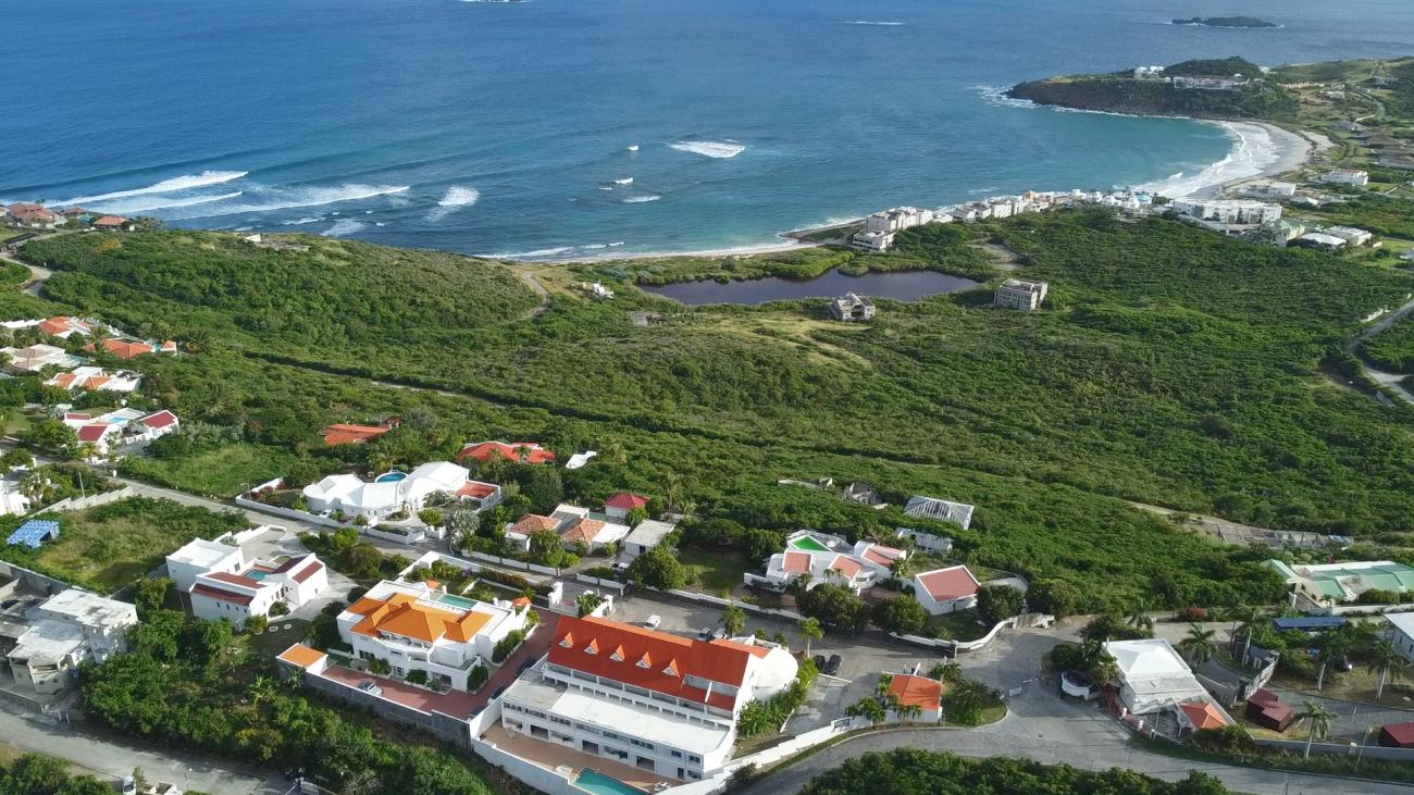 Luxury Villa for sale in St Maarten, with additional 4 apartments. St Barths and ocean views 